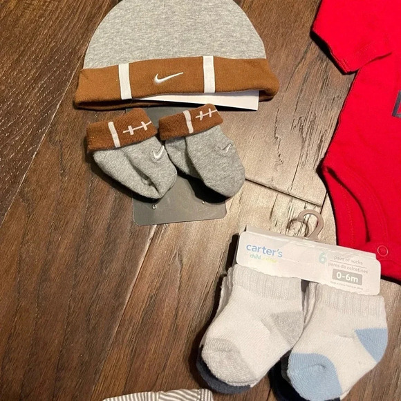 Carter's Nike & Others Infant Clothing Swaddles Lot Newborn - Picture 3 of 8